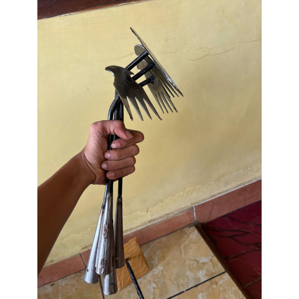 Cangkul Rumput Ubur Ubur / Cangkul Taman Rumput / Cangkul Pembersih Rumput