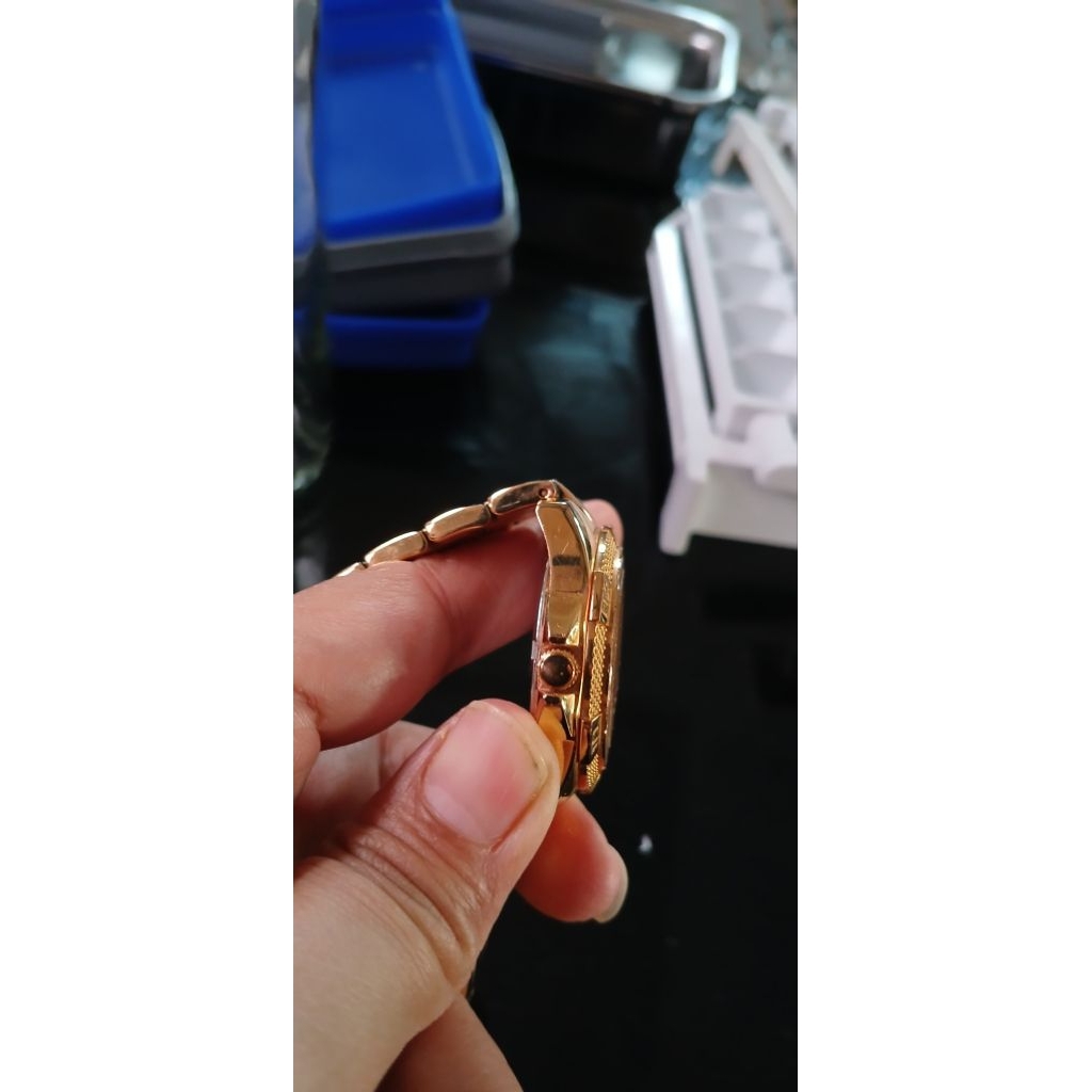 Preloved Jam Tangan Guess