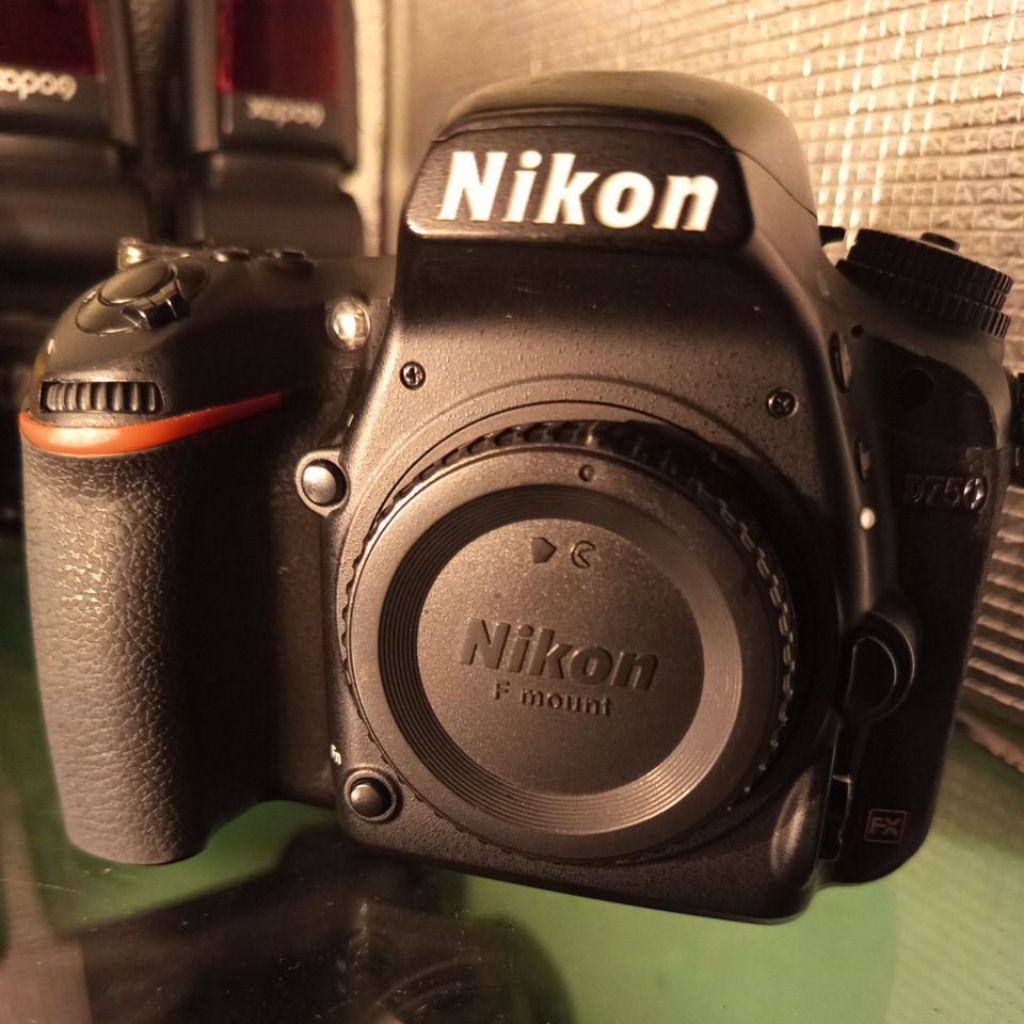 Body Only kamera full frame Nikon D750