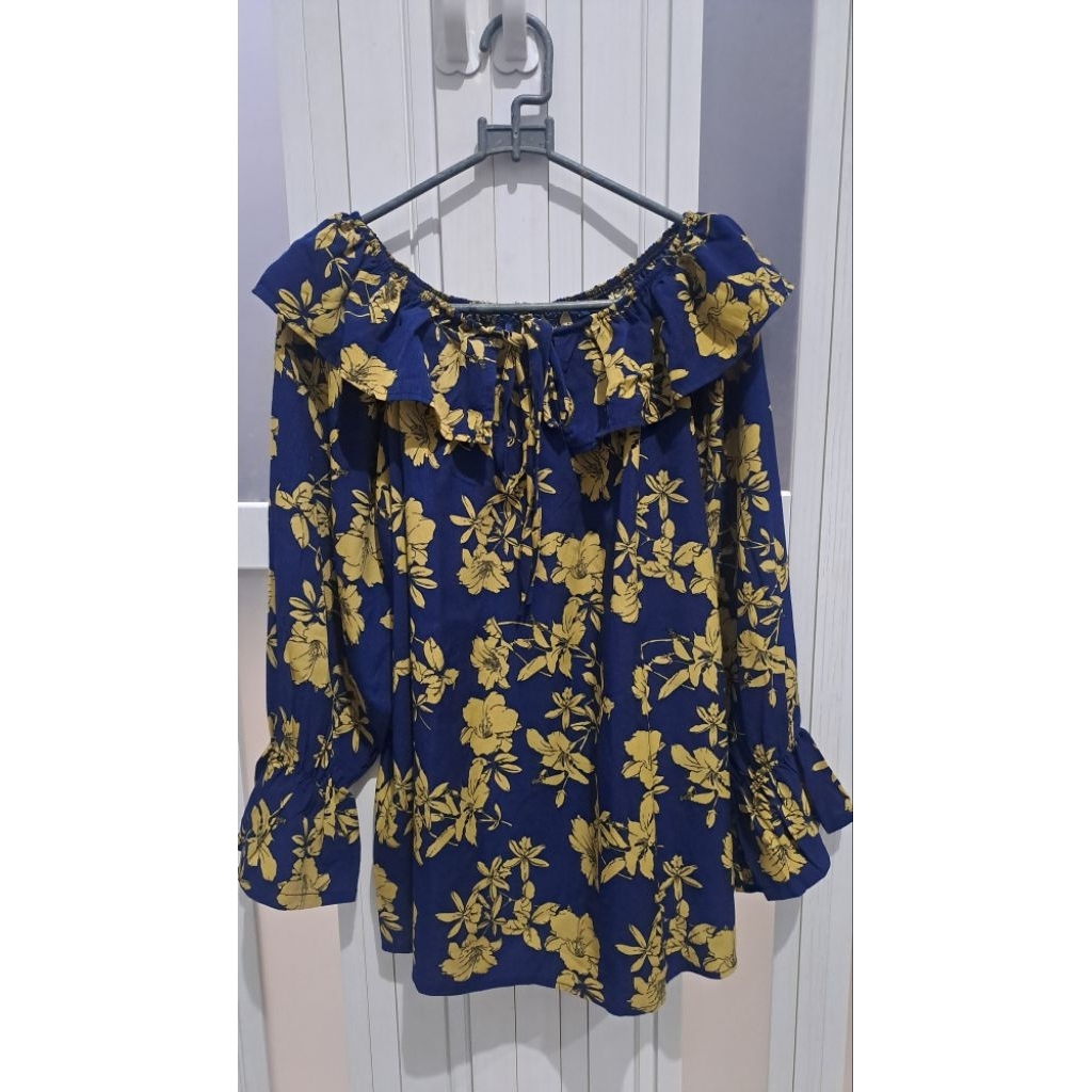 blouse model sabrina bunga