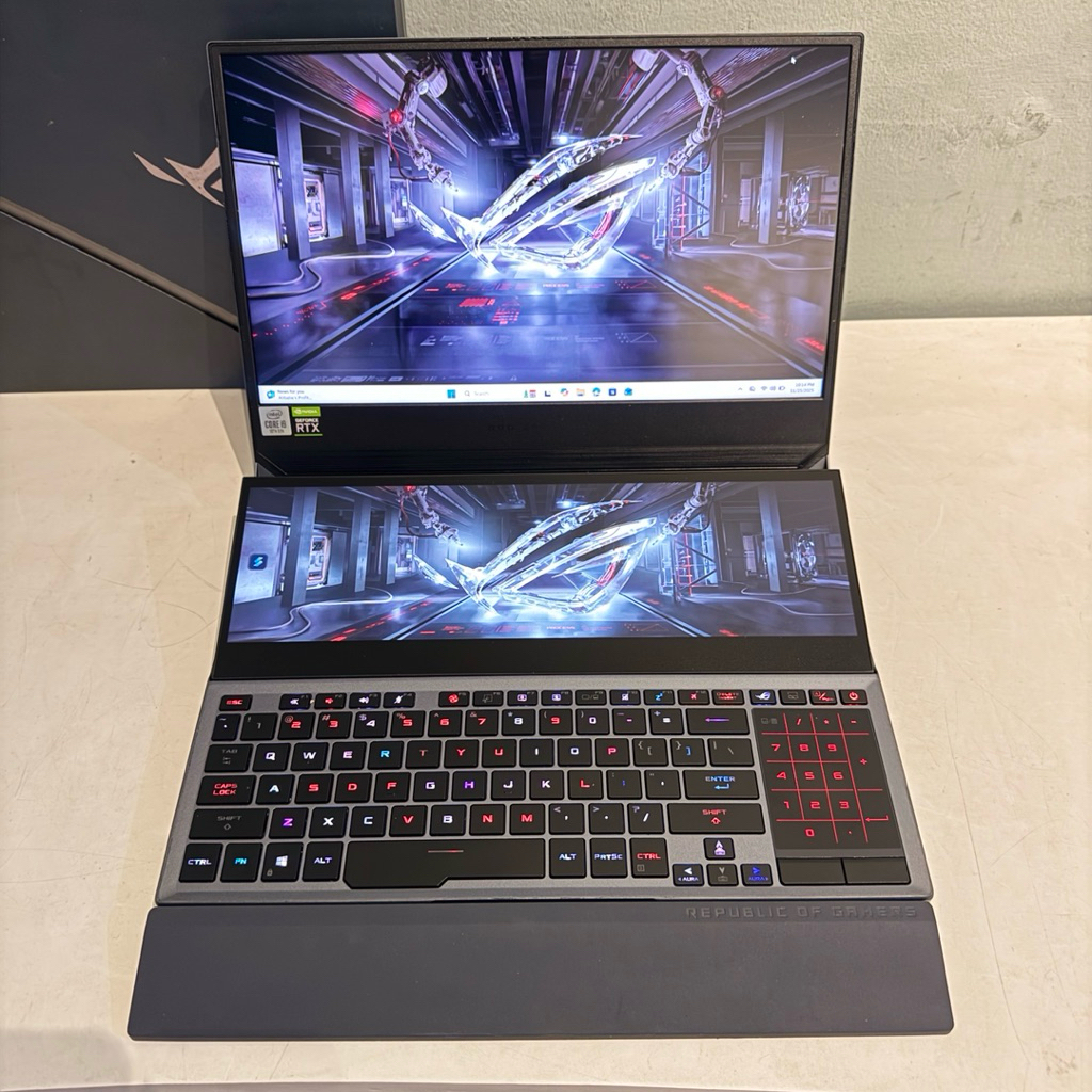 Laptop Gaming Premium Asus ROG Zephyrus Duo GX550LXS i9 10980HK RTX 2080 Super RAM 32GB/2TB SSD Dual
