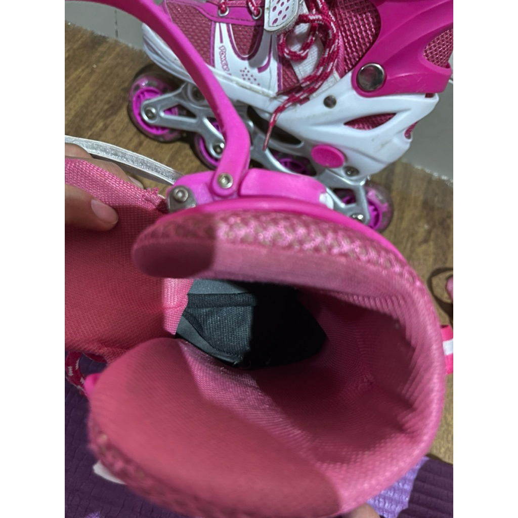 sepatu roda anak perempuan preloved