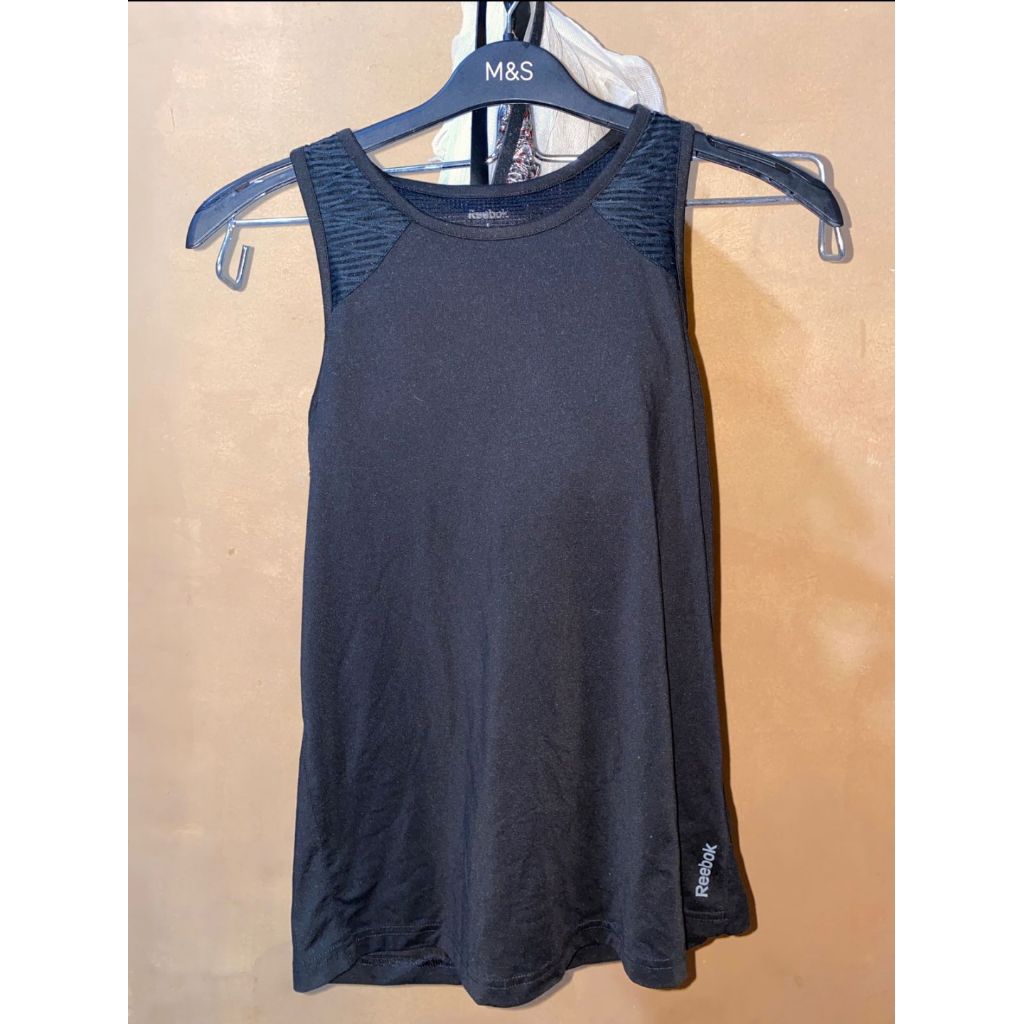 Preloved kaos olahraga hitan cup bra re*bok