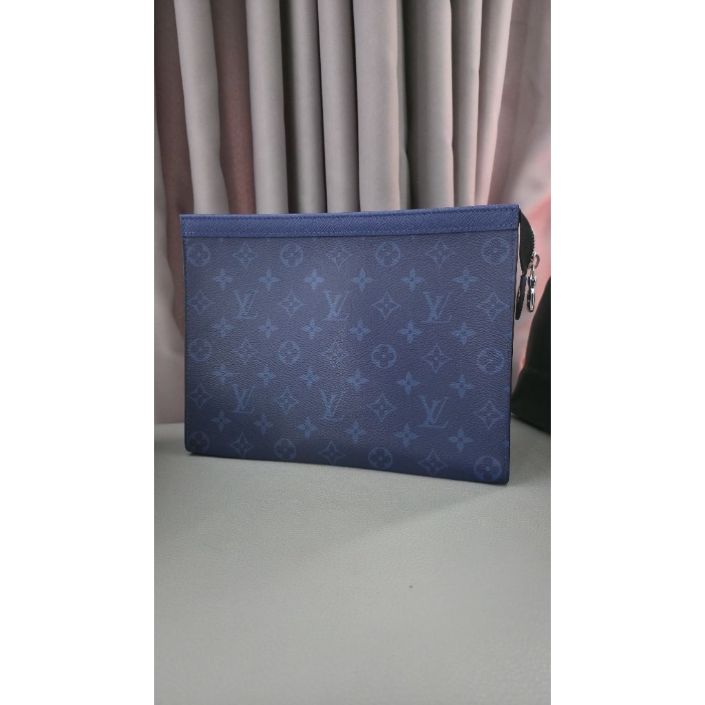 LV VOYAGE POCHETTE BLUE (SECOND)