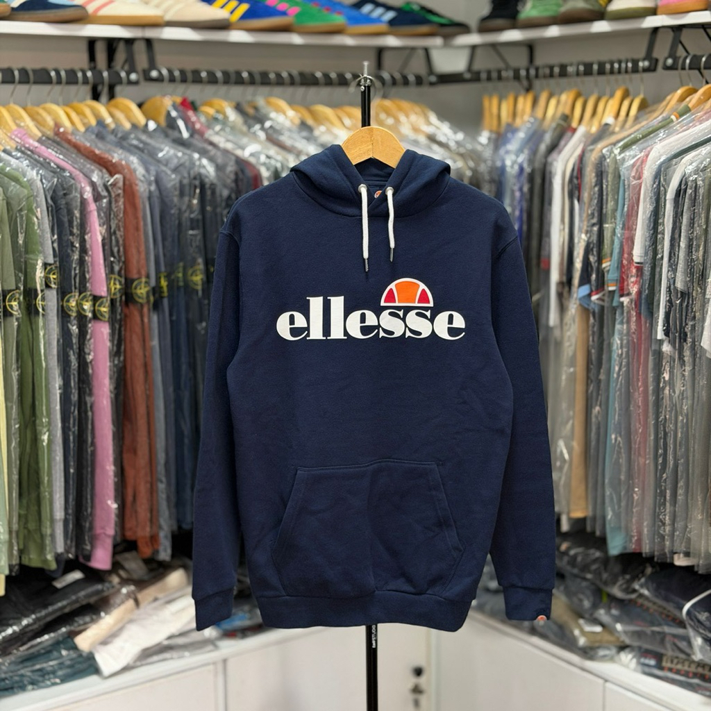 Hoodie Ellesse SL Gottero Navy BNWOT Original 100% Size : XS ( 70 X 50 )Model tinggi 175 cm berat 70