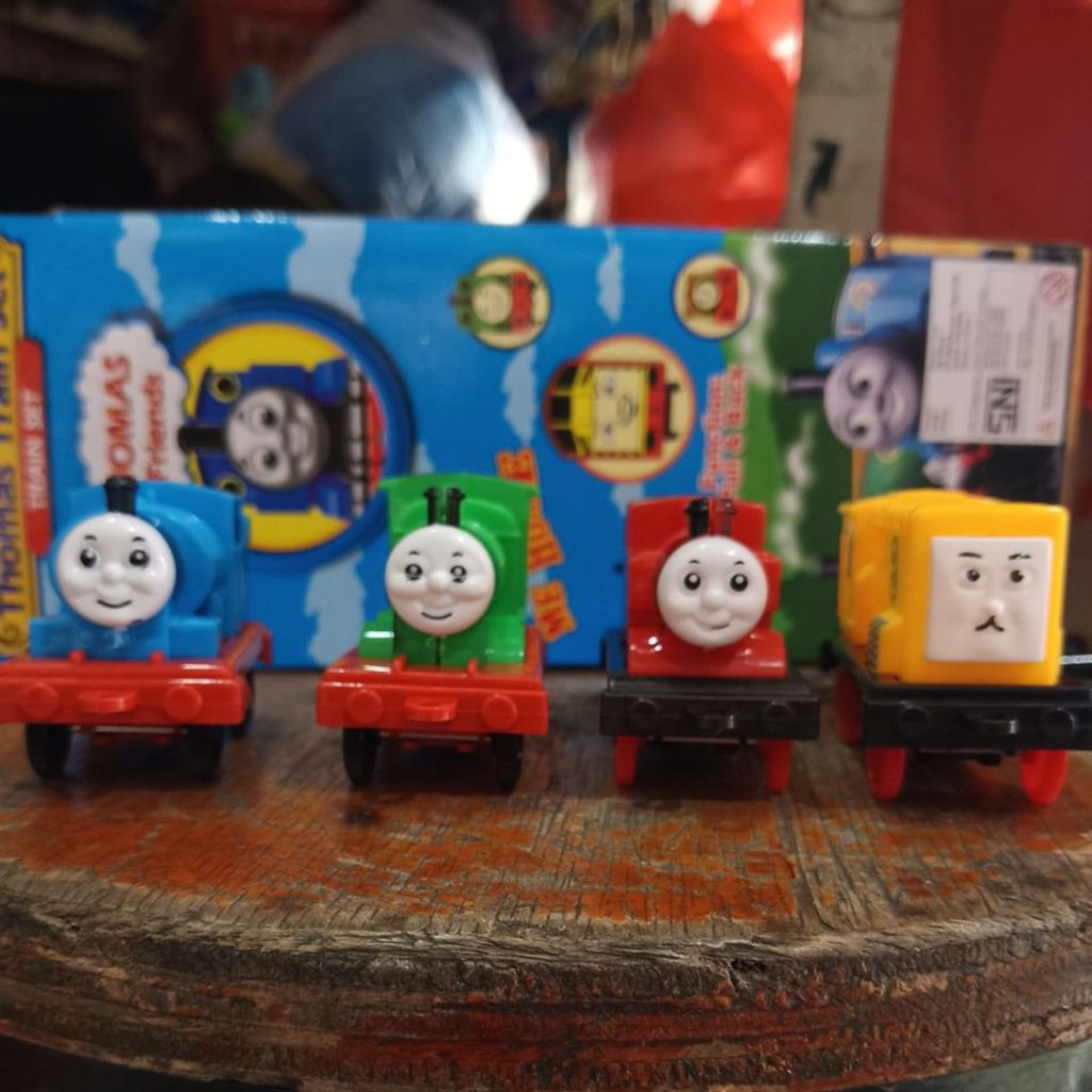 Mainan anak Thomas Train Set.