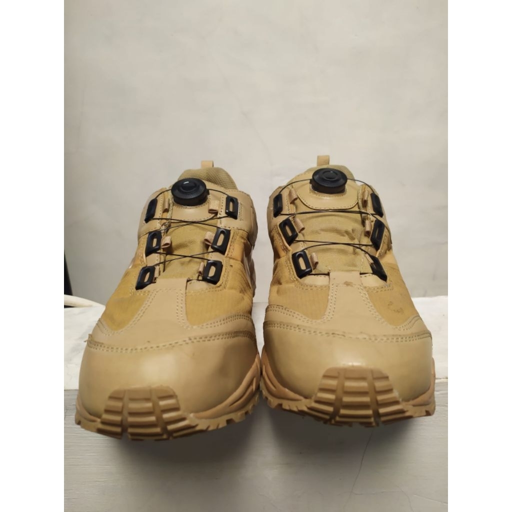 Sepatu olahraga pria jatah TNI untuk penugasan luar negeri