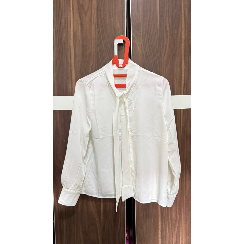 Satin Blouse Kemeja White Putih