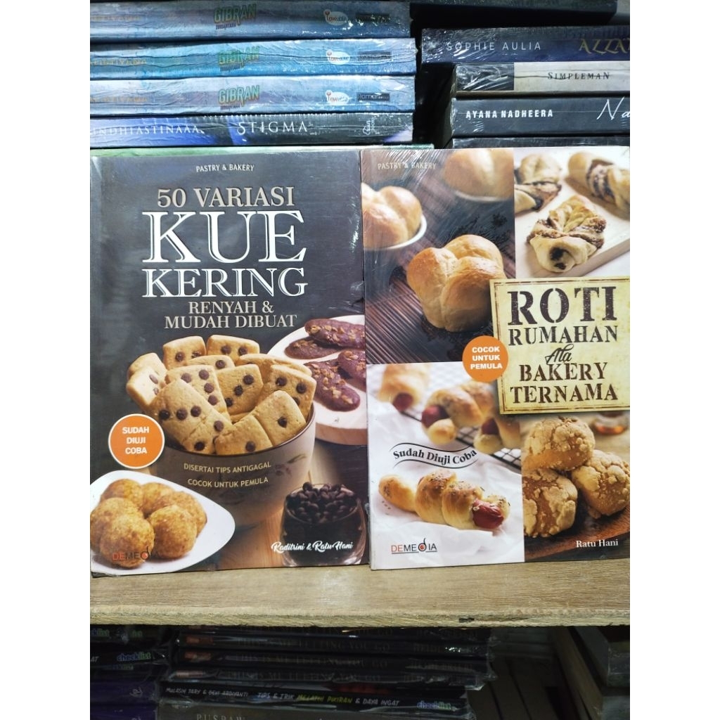 Buku Resep 50 Variasi Kue Kering & Roti Rumahan Ala Bakery Ternama