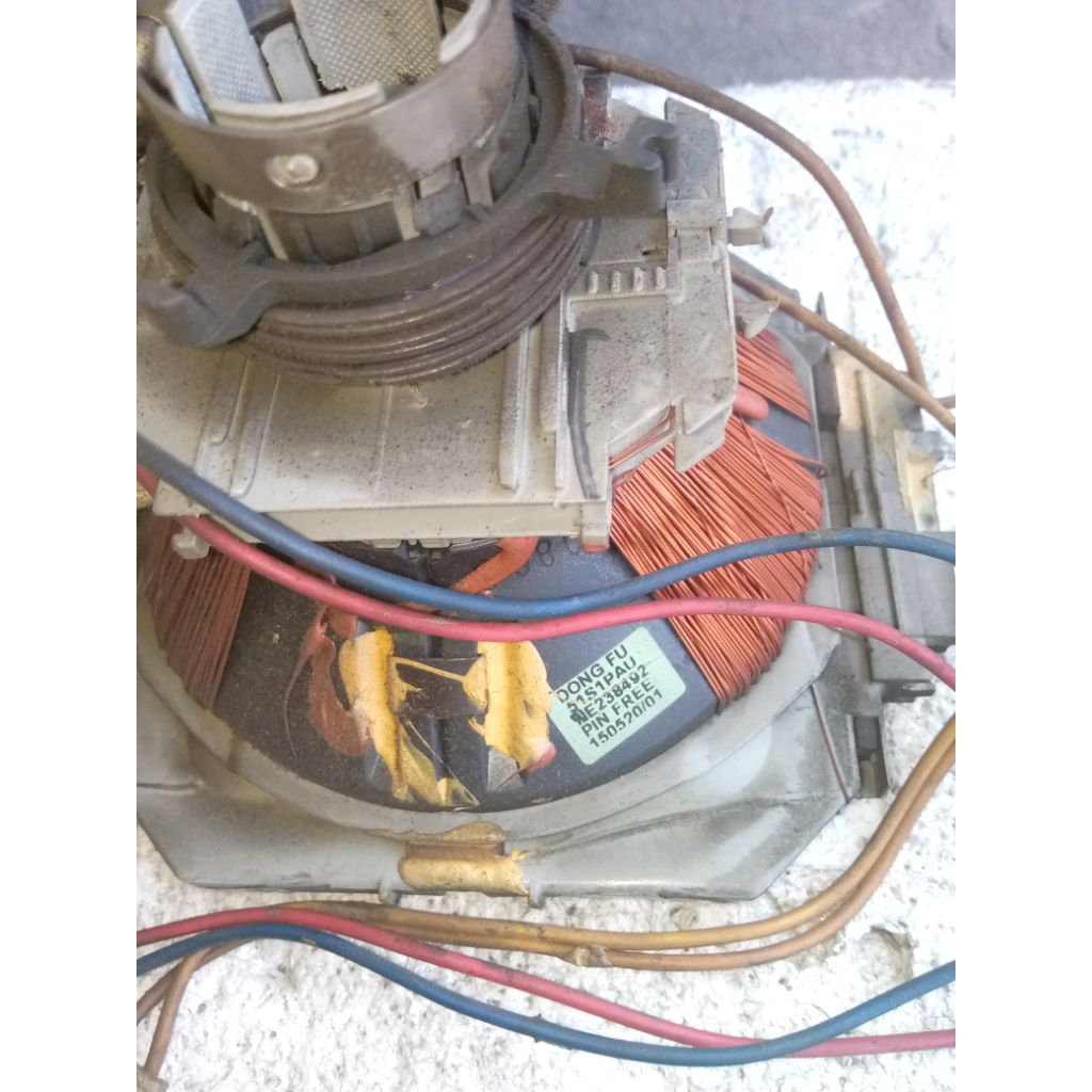 Yoke , konde TV tabung slim 21inc merk Polytron, abu abu, normal.