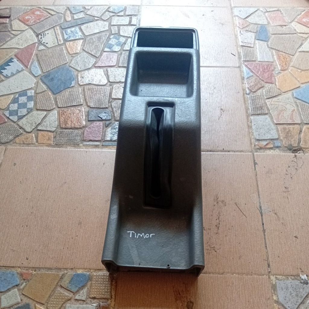 konsol box tengah timor doch