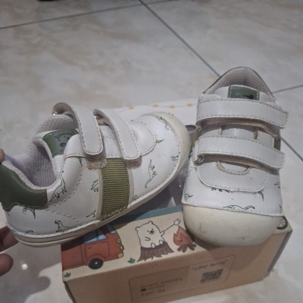 sepatu little twisty