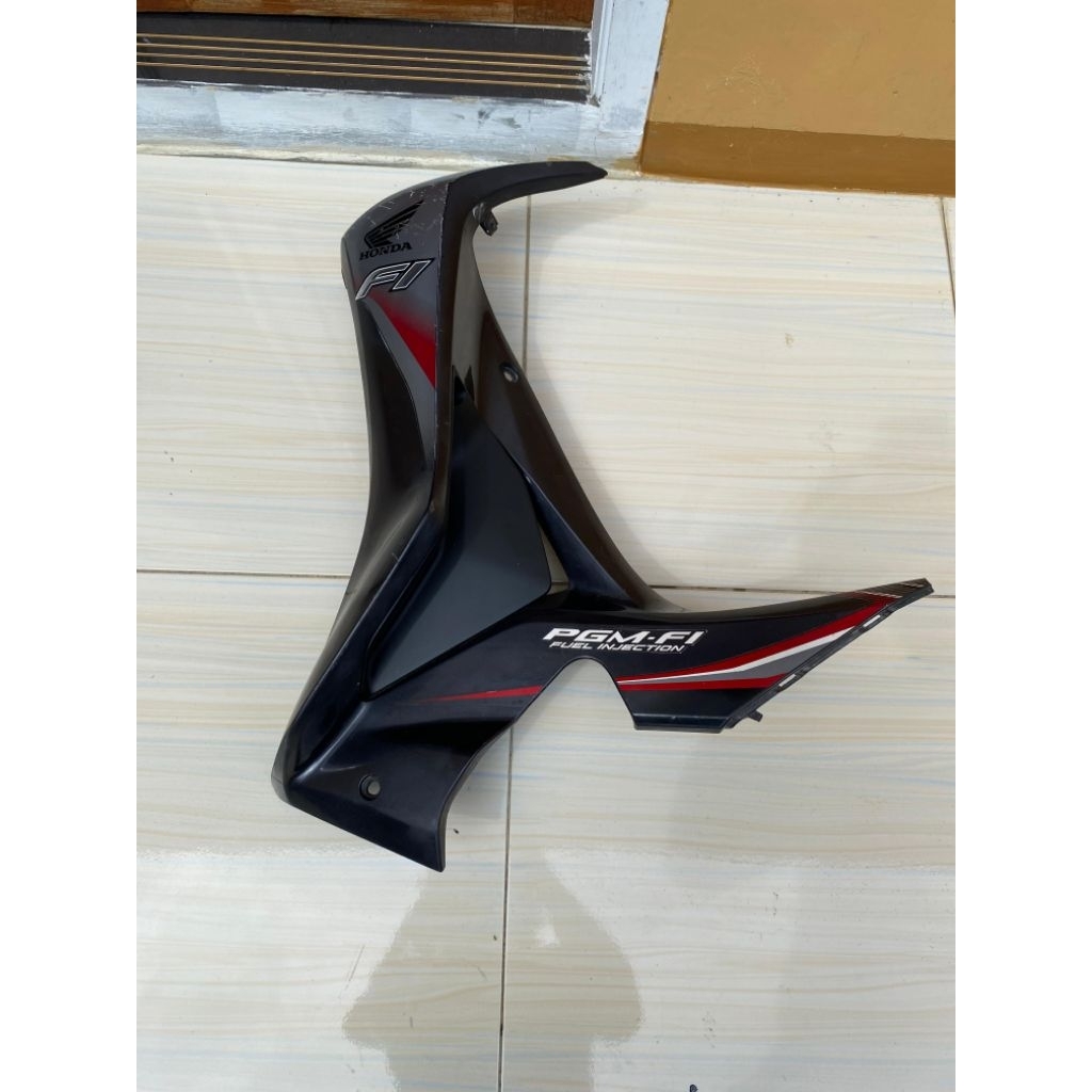 Cover sayap samping kiri honda Supra x 125 helm in original