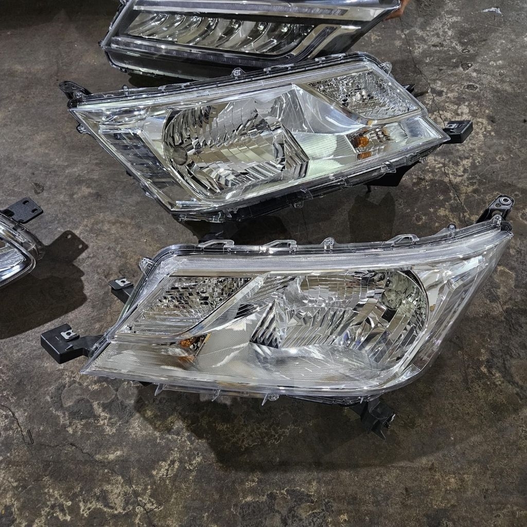Headlamp Toyota Hiace Premio Original