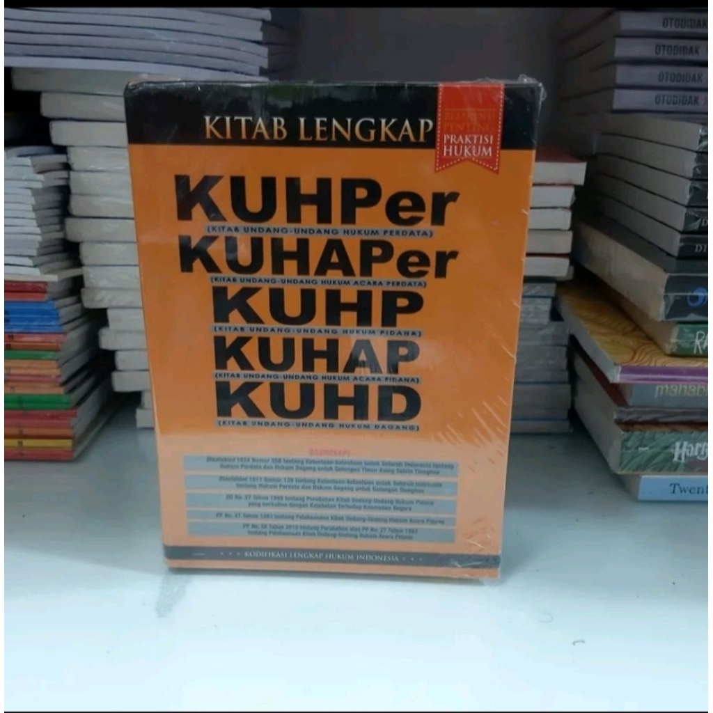 BUKU 5 KITAB LENGKAP KUHP KUHAP KUHD KUHPER KUHAPER