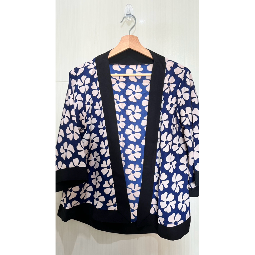 OUTER BUNGA WANITA