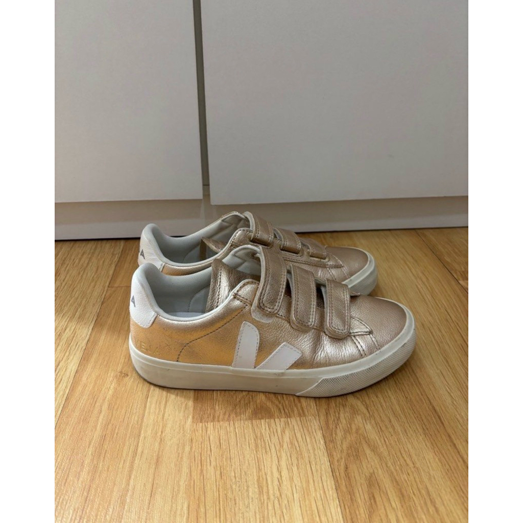 Sepatu Veja Ori (preloved)