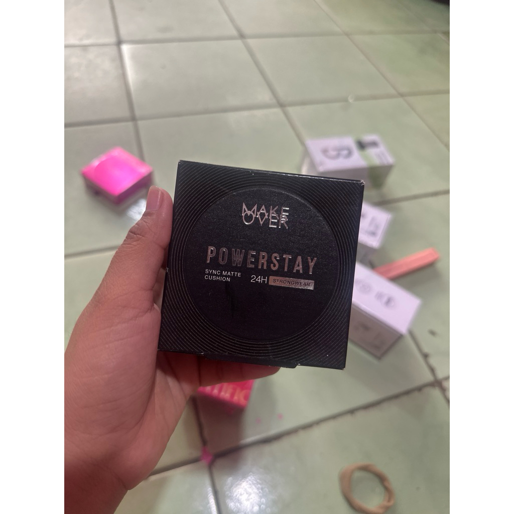 MAKEOVER POWERSTAY SYNC MATTE CUSHION W33