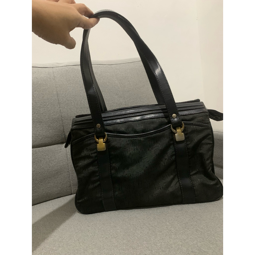 sale minus  shoulder bag elizabeth nilon hitam motif preloved