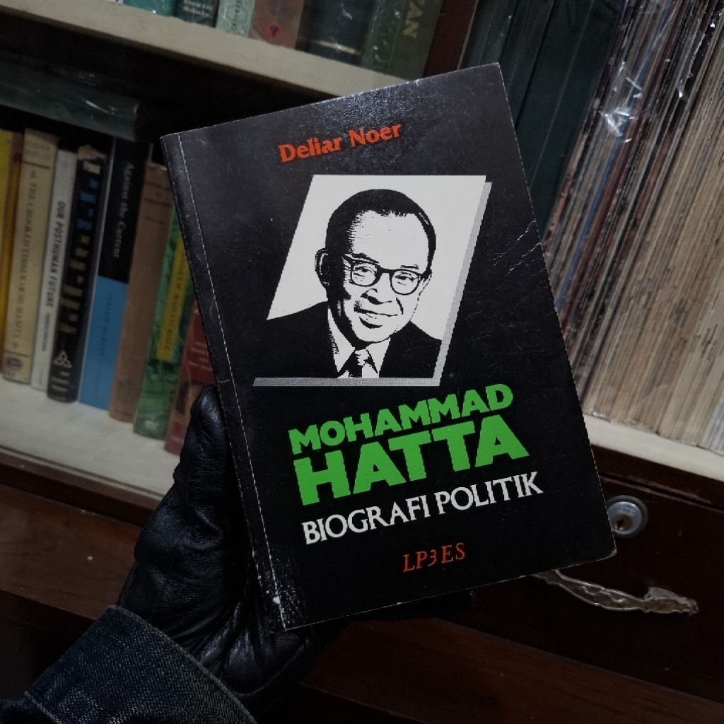 Deliar Noer - MOHAMMAD HATTA BIOGRAFI POLITIK