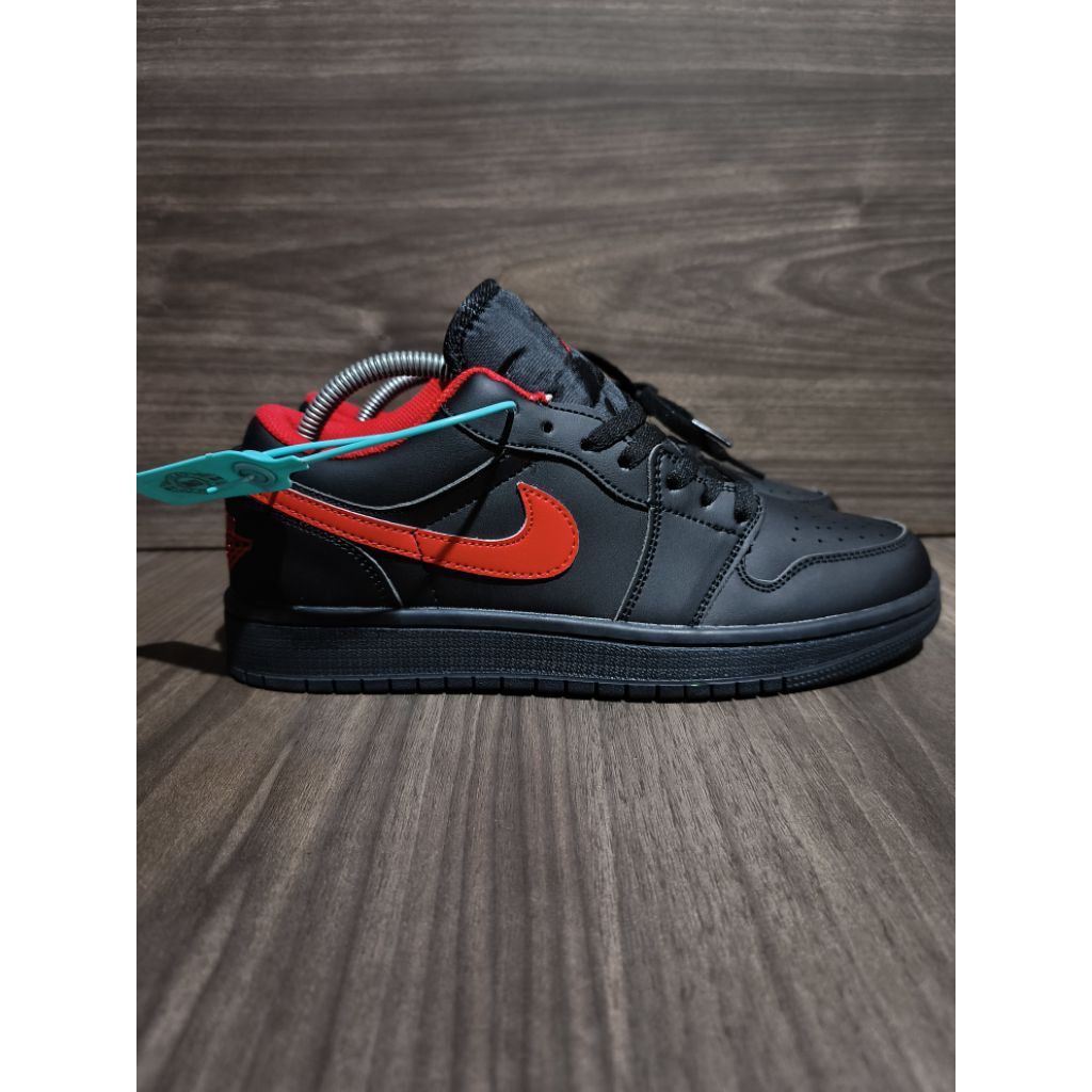 Sepatu pria nike air jordan low size 42