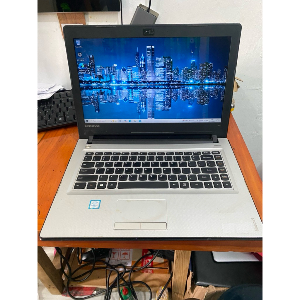 Lenovo ideapad 300 Core i7 gen 6 Ram 8gb double Vga
