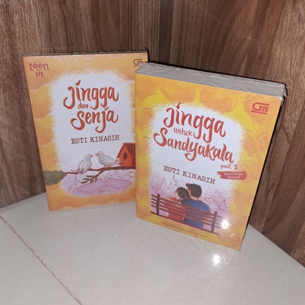 Esti Kinasih : Jingga dan Senja