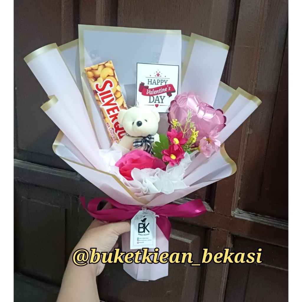 buket coklat / buket Silverqueen/ buket coklat wisuda/ buket valentine