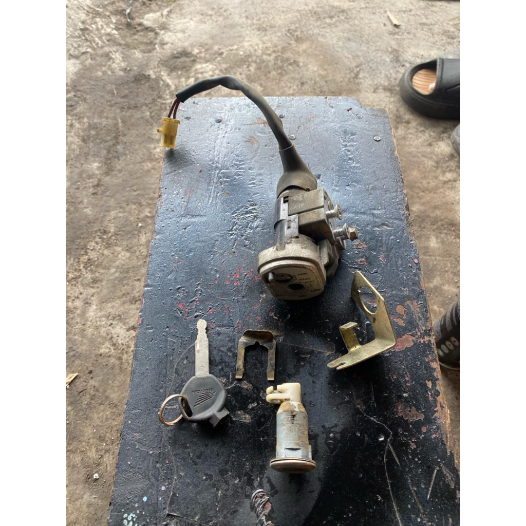 Kunci kontak set vario 110 karbu original lepasan copotan motor