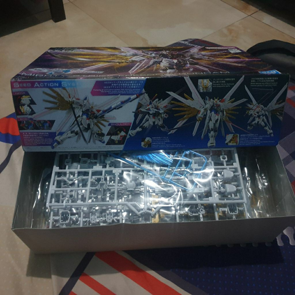 HG Mighty Strike Freedom Bandai