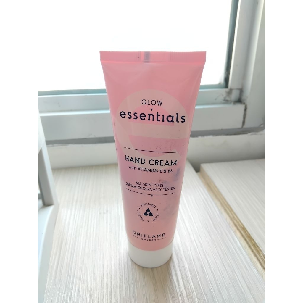 Glow Essentials Hand Cream(Oriflame)