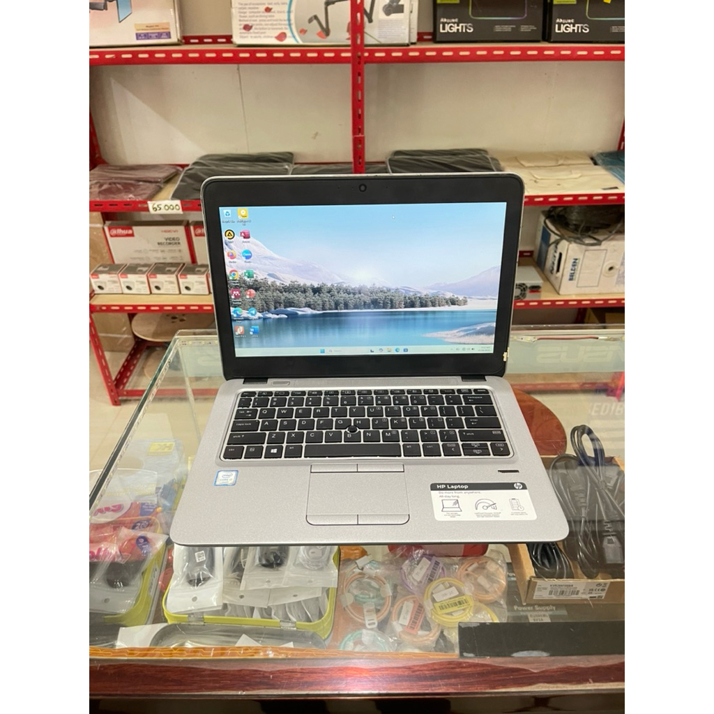 Laptop Second Hp Elitebook 820-G3 core i7/ Ram 8 Gb/ ssd 256 Gb