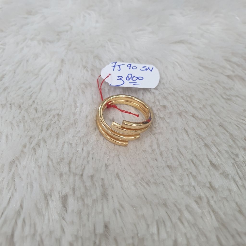 cincin ukir polos emas kadar 75% berat 3,8gram size : 13