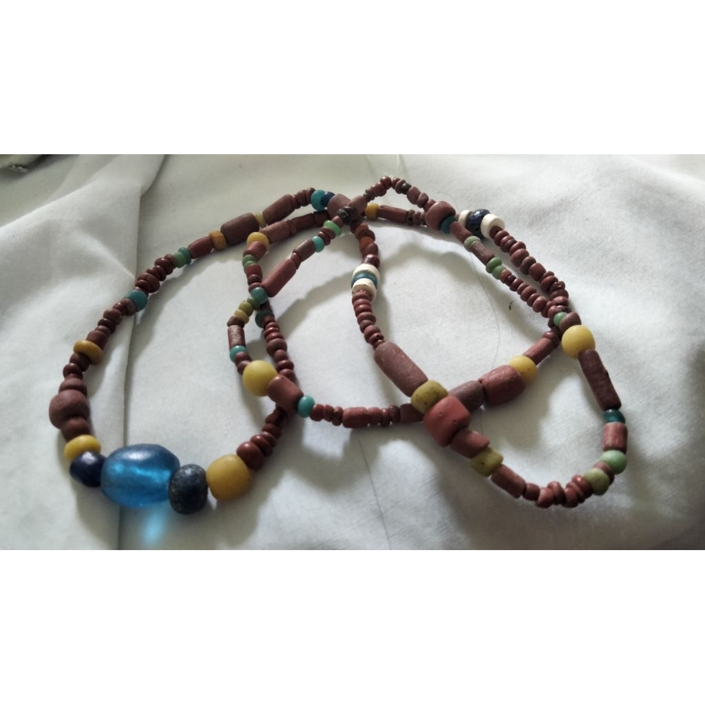 benda kuno antik manik kuno terakota