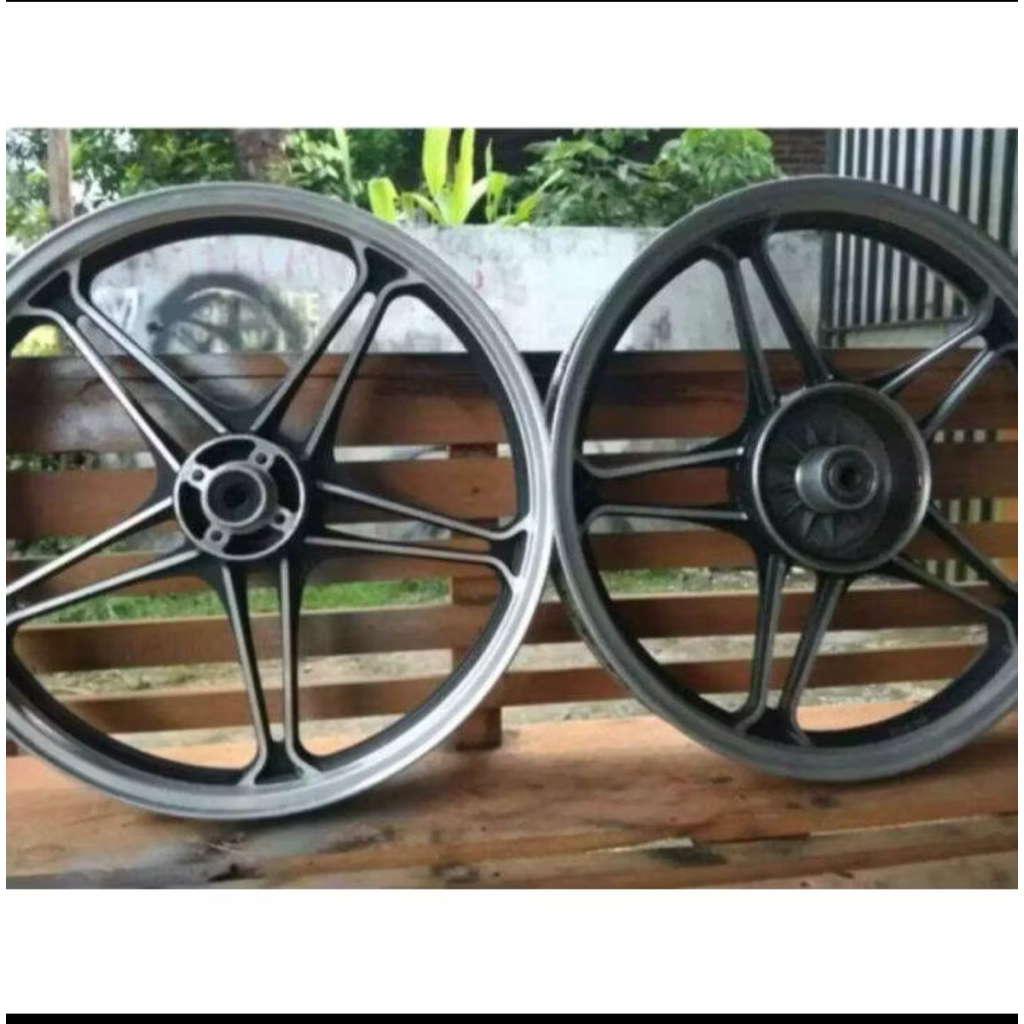 velg thunder depan belakang PNP RX king depan ring 18/160, belakang ring 18/185 original (seken)