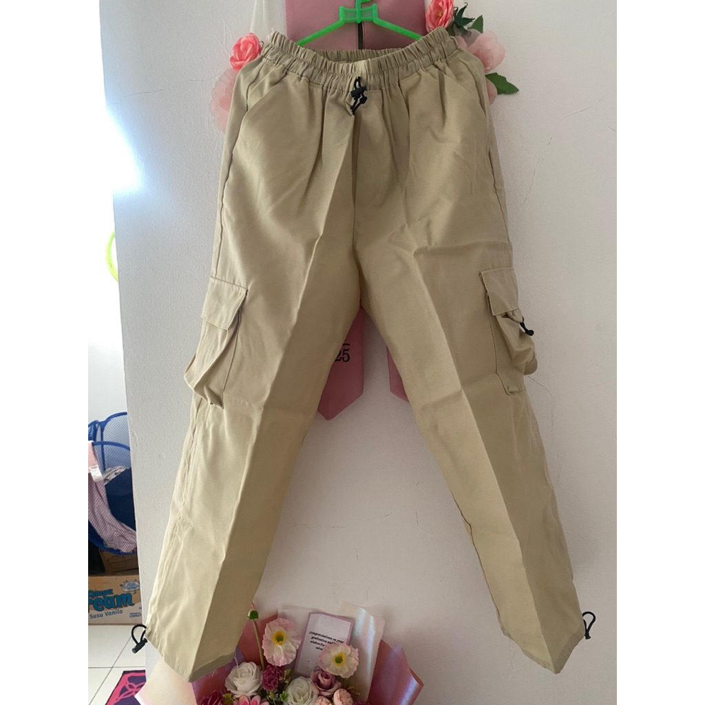 Celana Kargo Wanita Panjang Cream