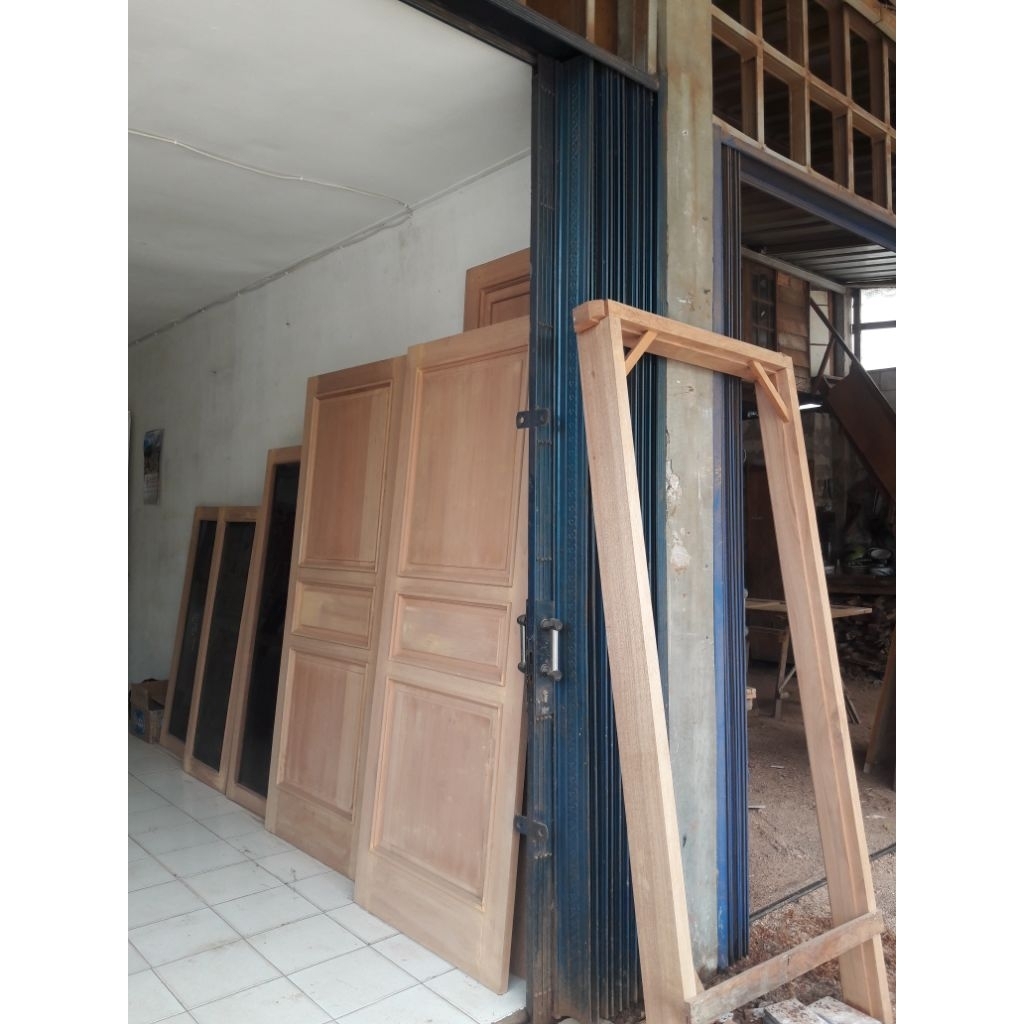 Pintu & Kusen Kayu Kamper
