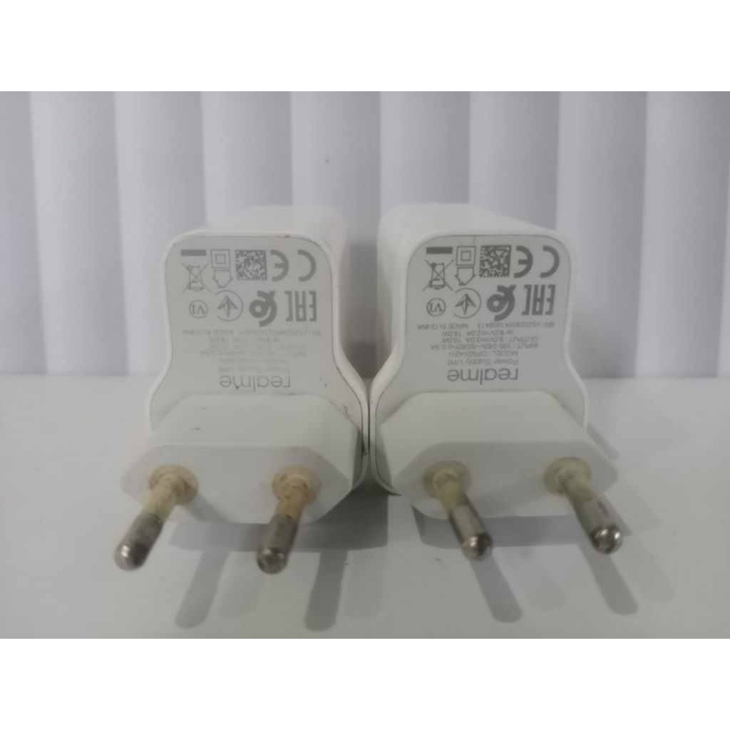 carger/adapror orri bekas copotan hp merek oppo/realmea flas carging  INPUT -100-240V-50-60HZ 0.5A O