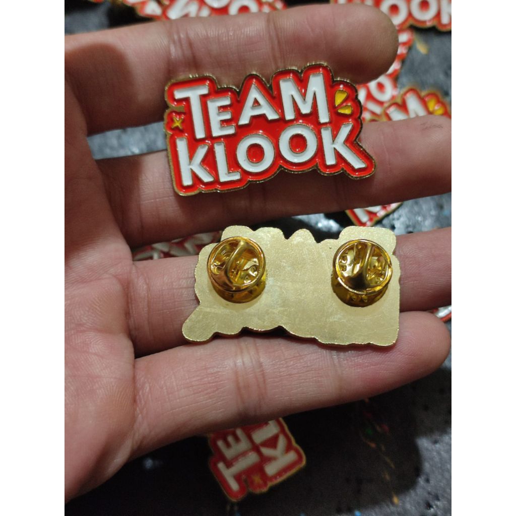 pin enamel custom design sendiri