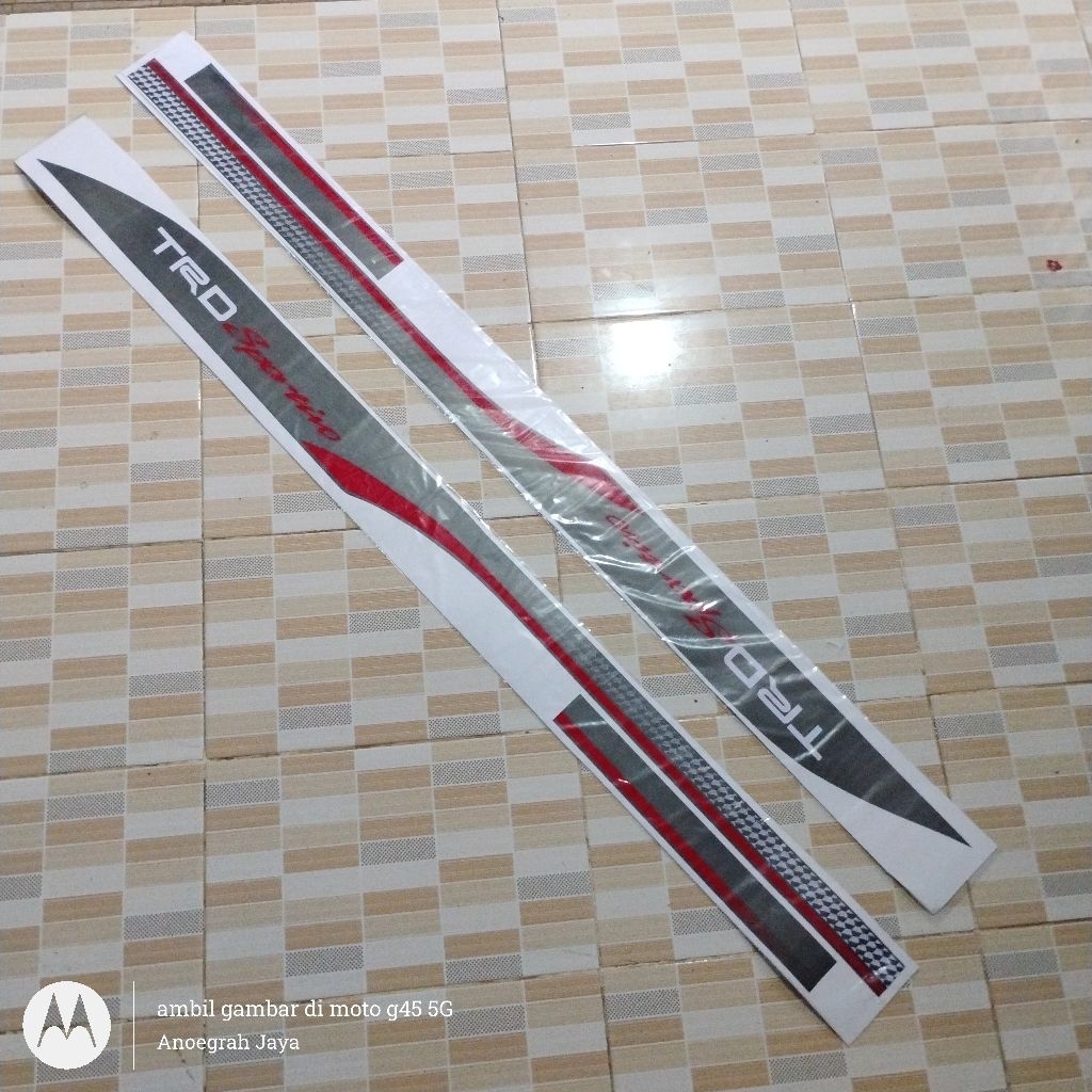 Stiker trd Fortuner 2018 warna grey kiri dan kanan untuk mobil warna hitam