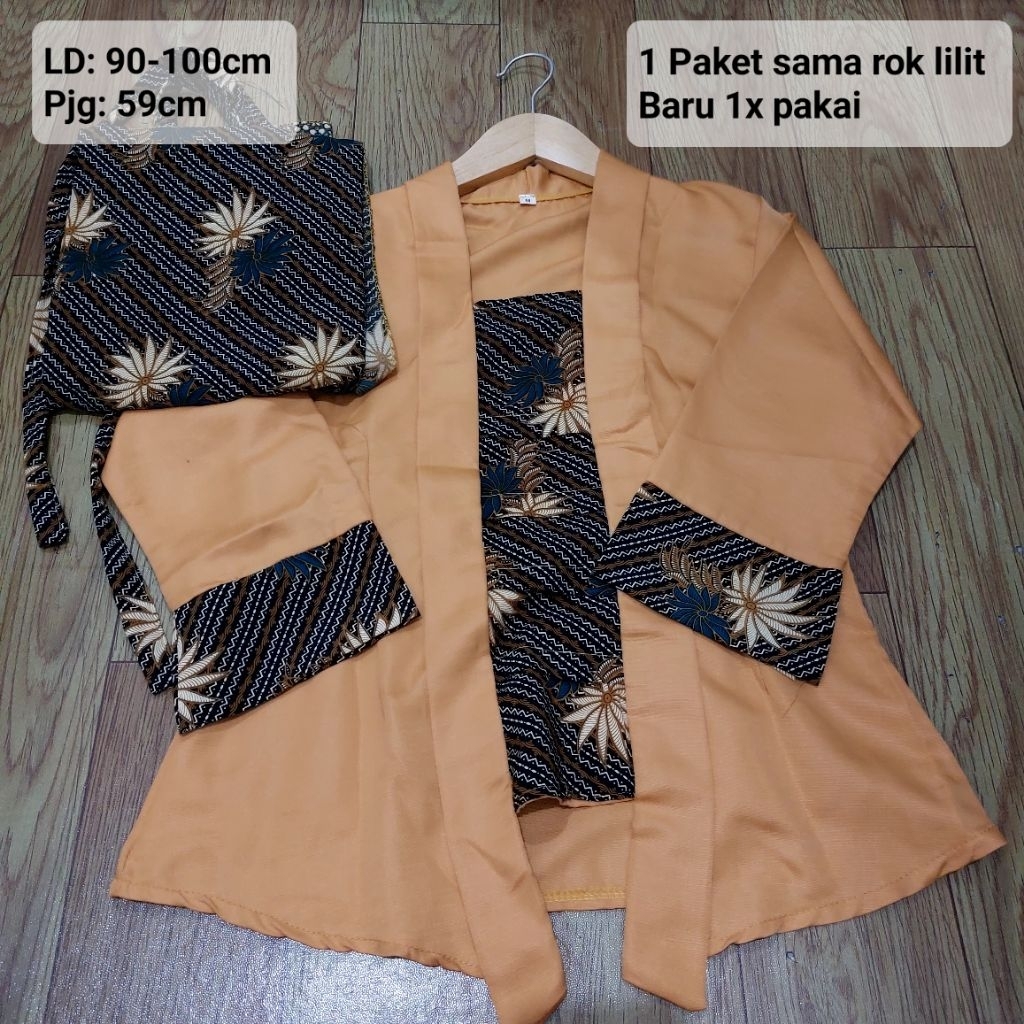 Preloved Kebaya Kutubaru One Set Rok Lilit Batik