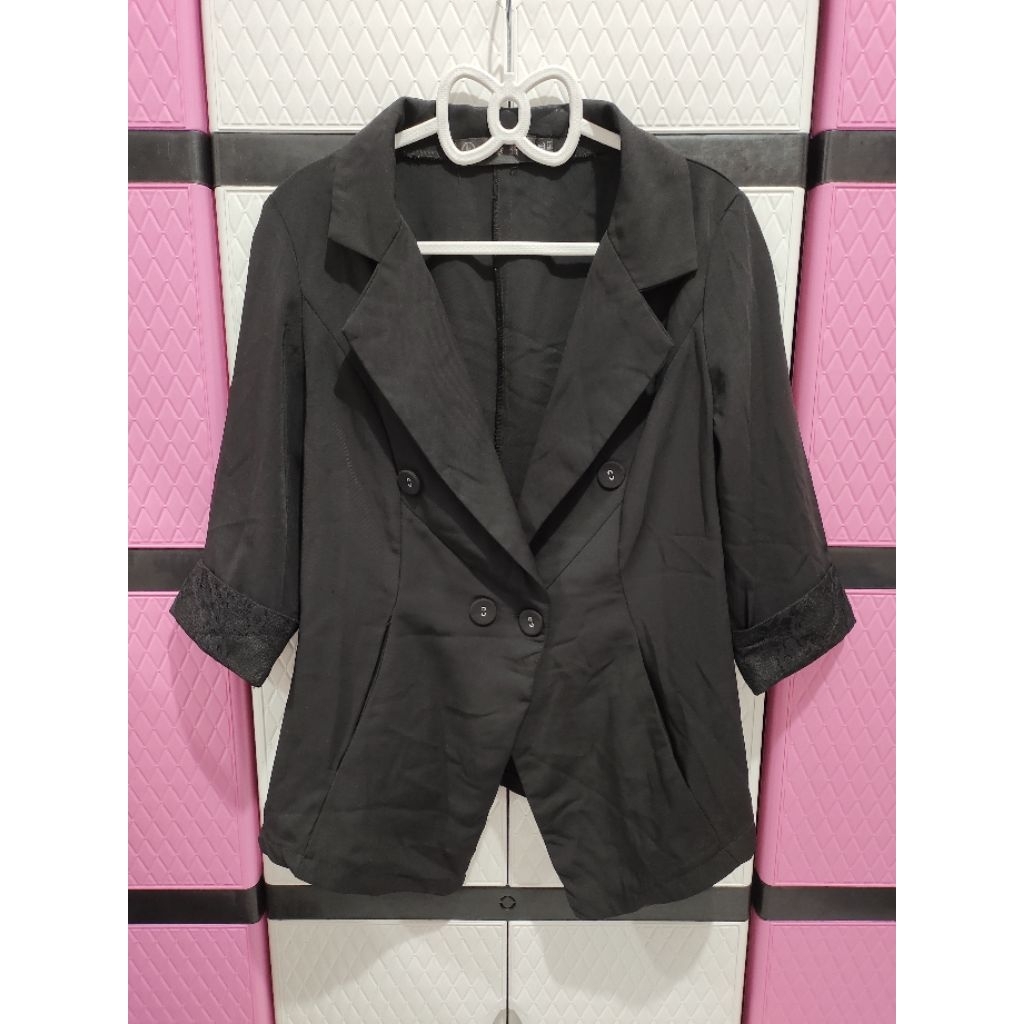 sale pre blazer hitam mix brokat di ujung lengan