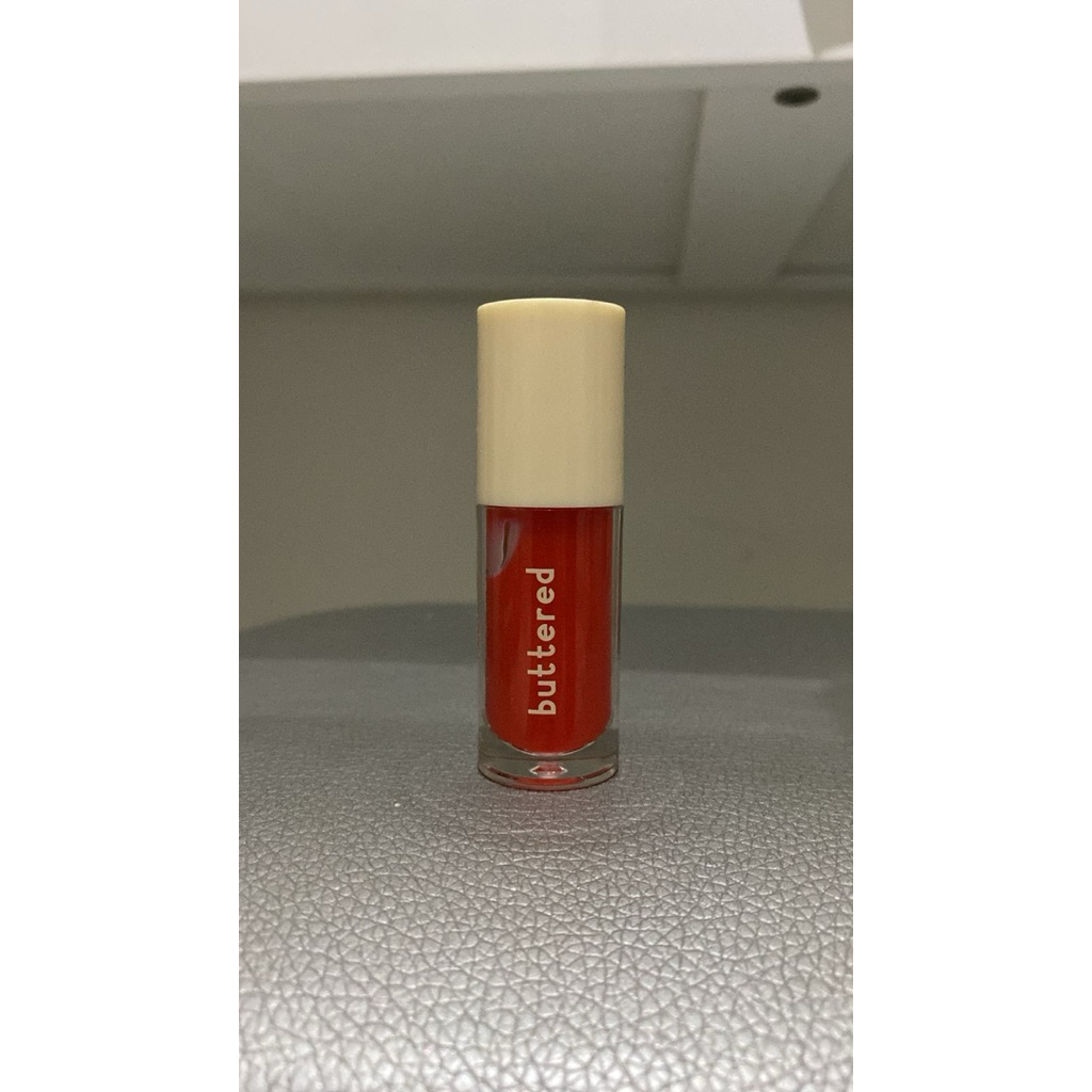 preloved lip oil buttered