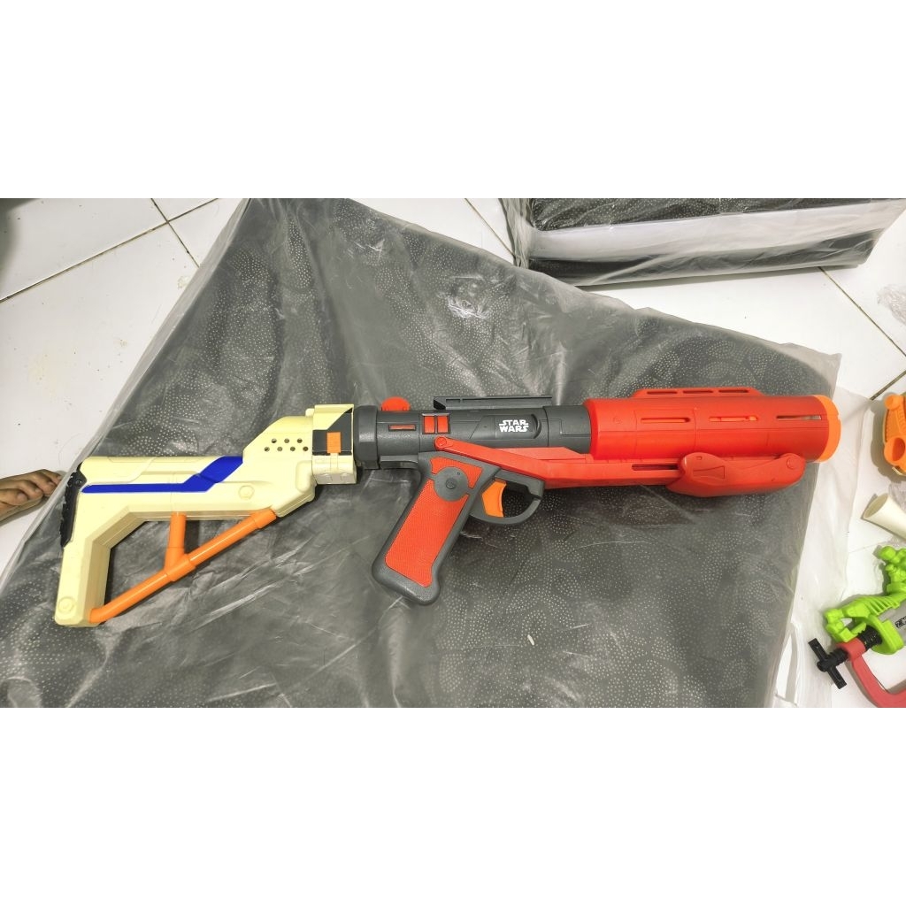 Mainan tembakan nerf  edisi starwars custom popor belakang like new
