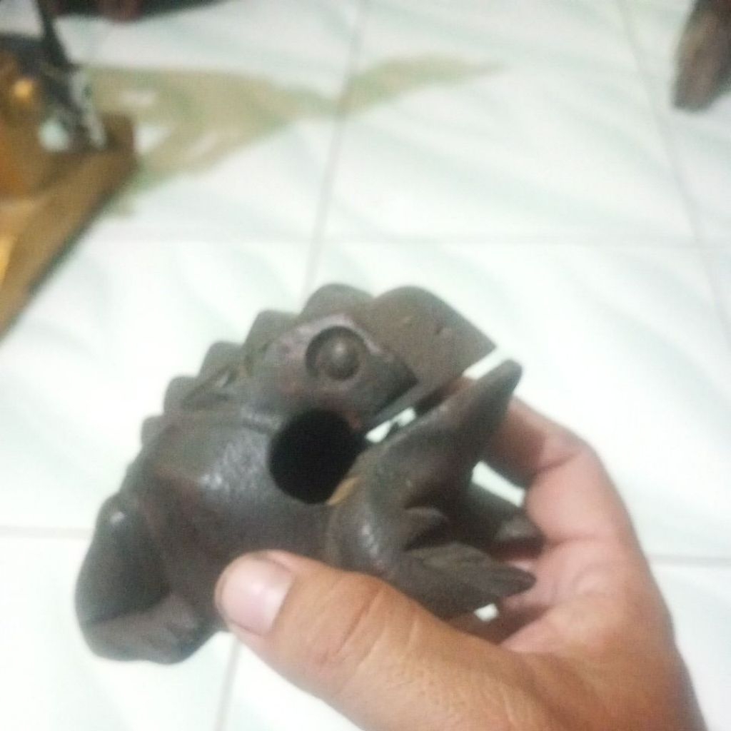patung kayu kodok bisa buat kentongan perkusi frog