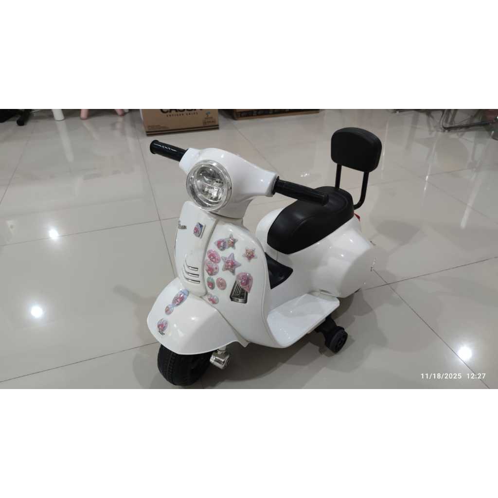 Preloved Vespa Anak Motor Matic Aki Mainan Rechargeable