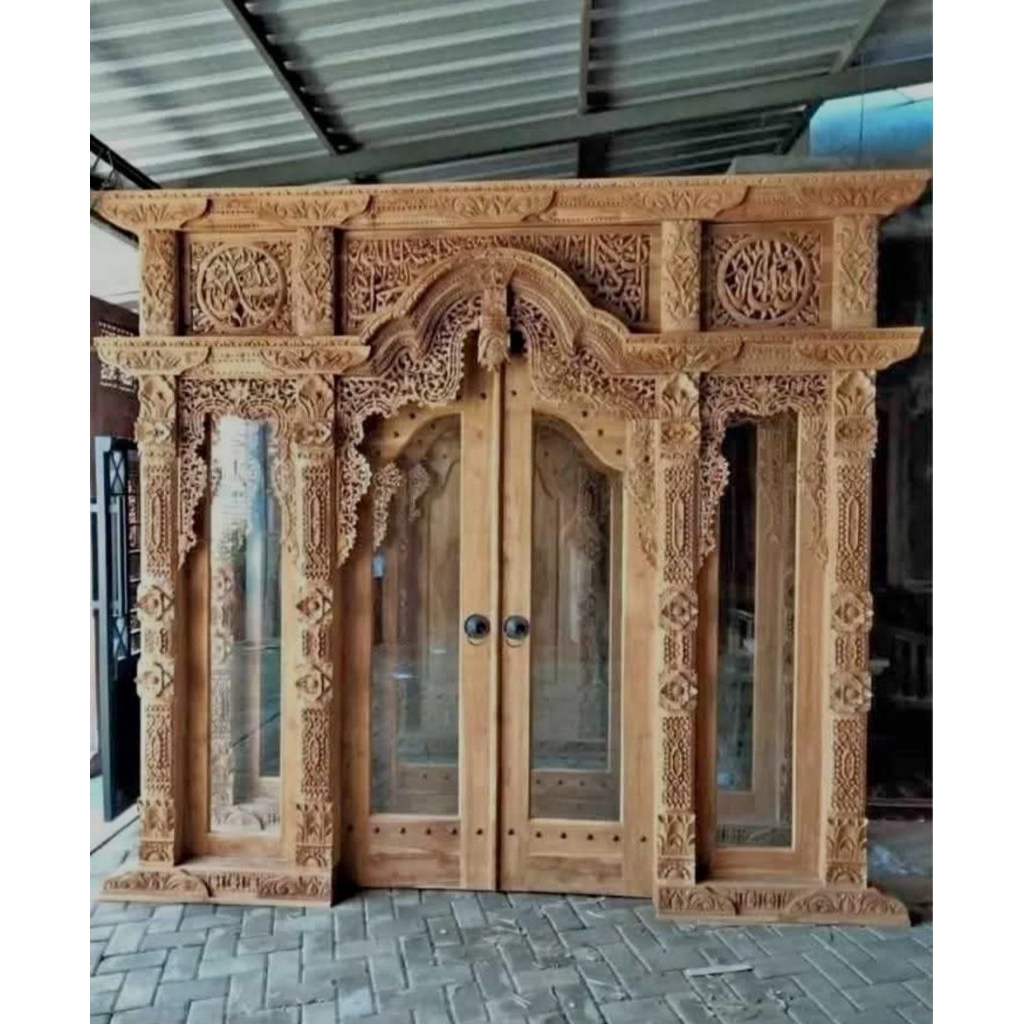 Pintu Gebyok Jawa kaca