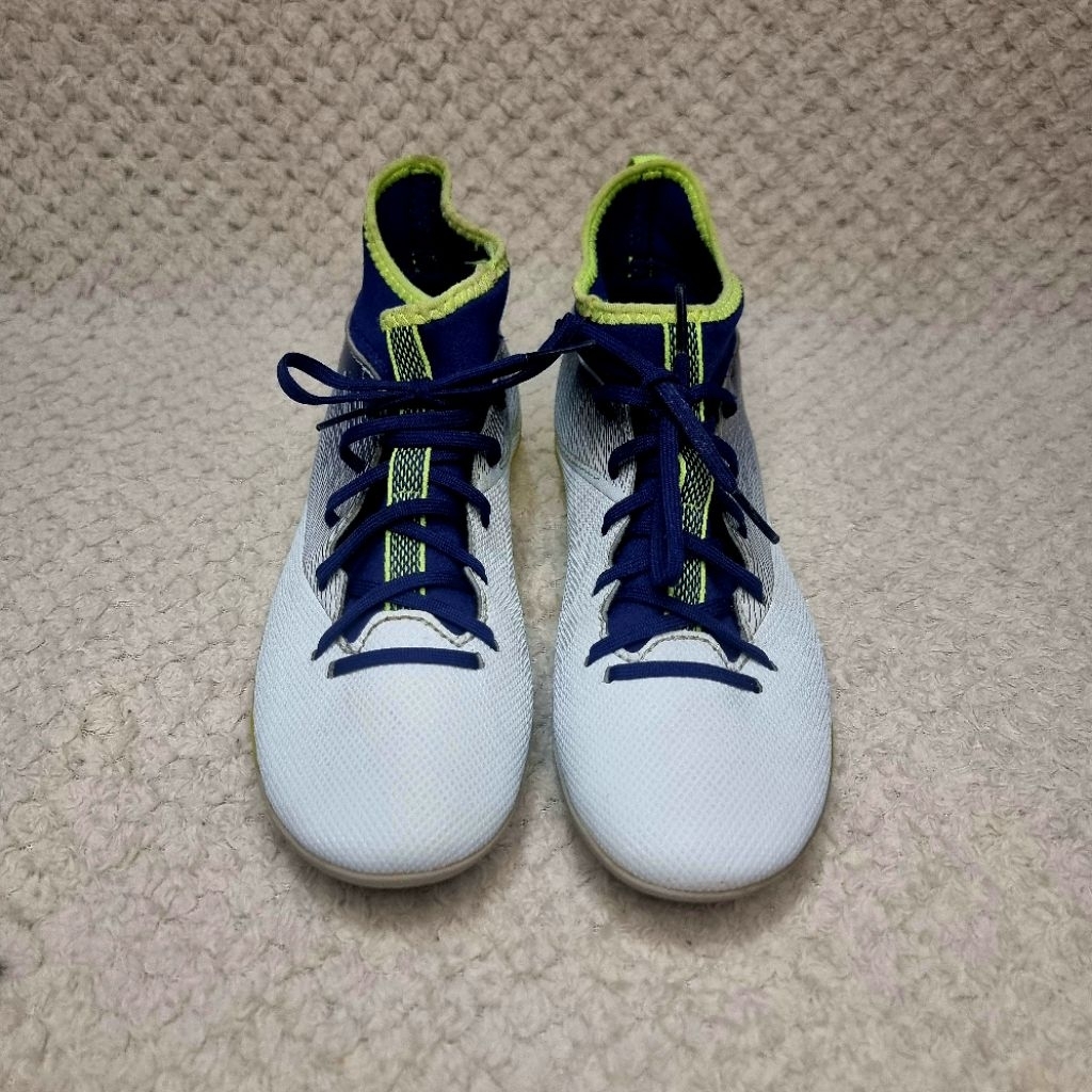 (Preloved) Sepatu bola KIPSTA size 37