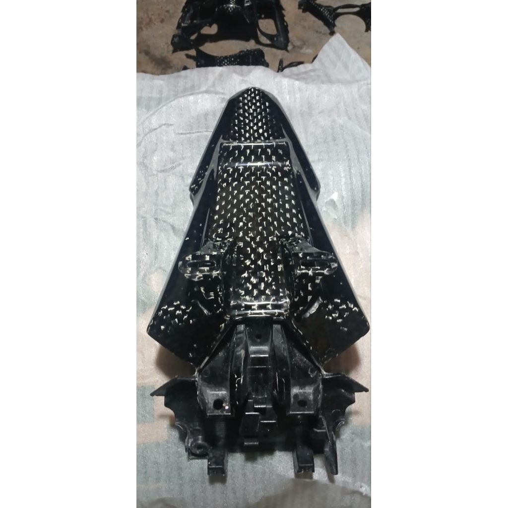 Spakbor belakang aerox new carbon kevlar
