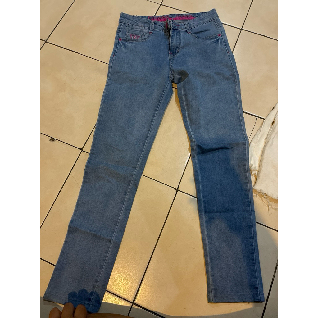 celana panjang jeans wanita atau remaja perempuan